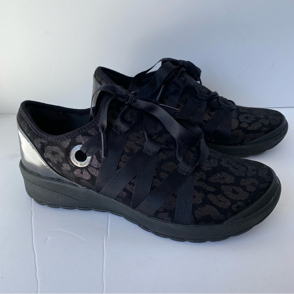 Bzees Glisten Shimmer Black Ribbon Slip on Sneakers - Sz 7 W - Picture 3 of 11